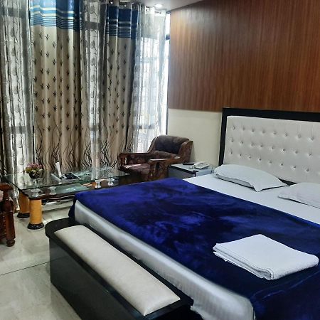 Hotel Platinum Plaza Rohtak Екстериор снимка