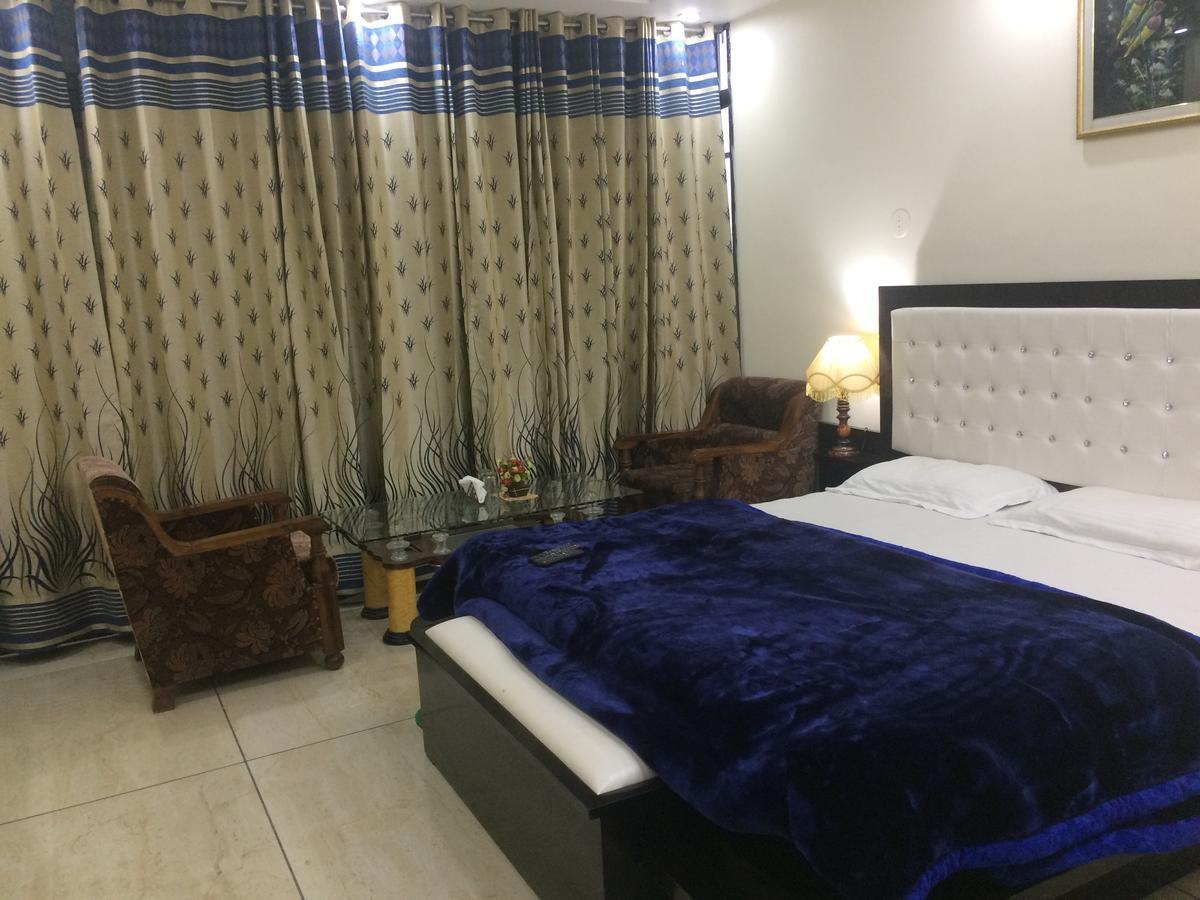 Hotel Platinum Plaza Rohtak Екстериор снимка