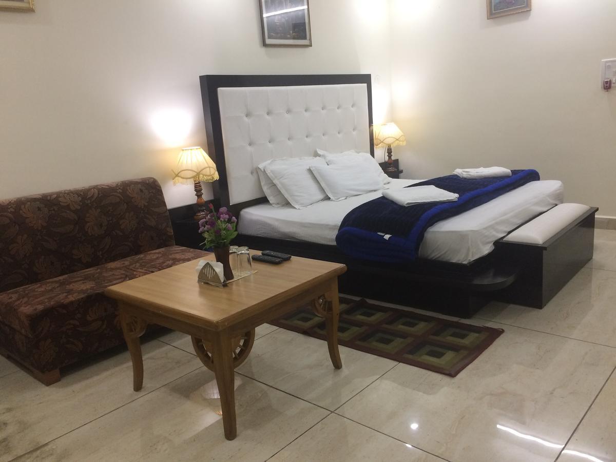 Hotel Platinum Plaza Rohtak Екстериор снимка