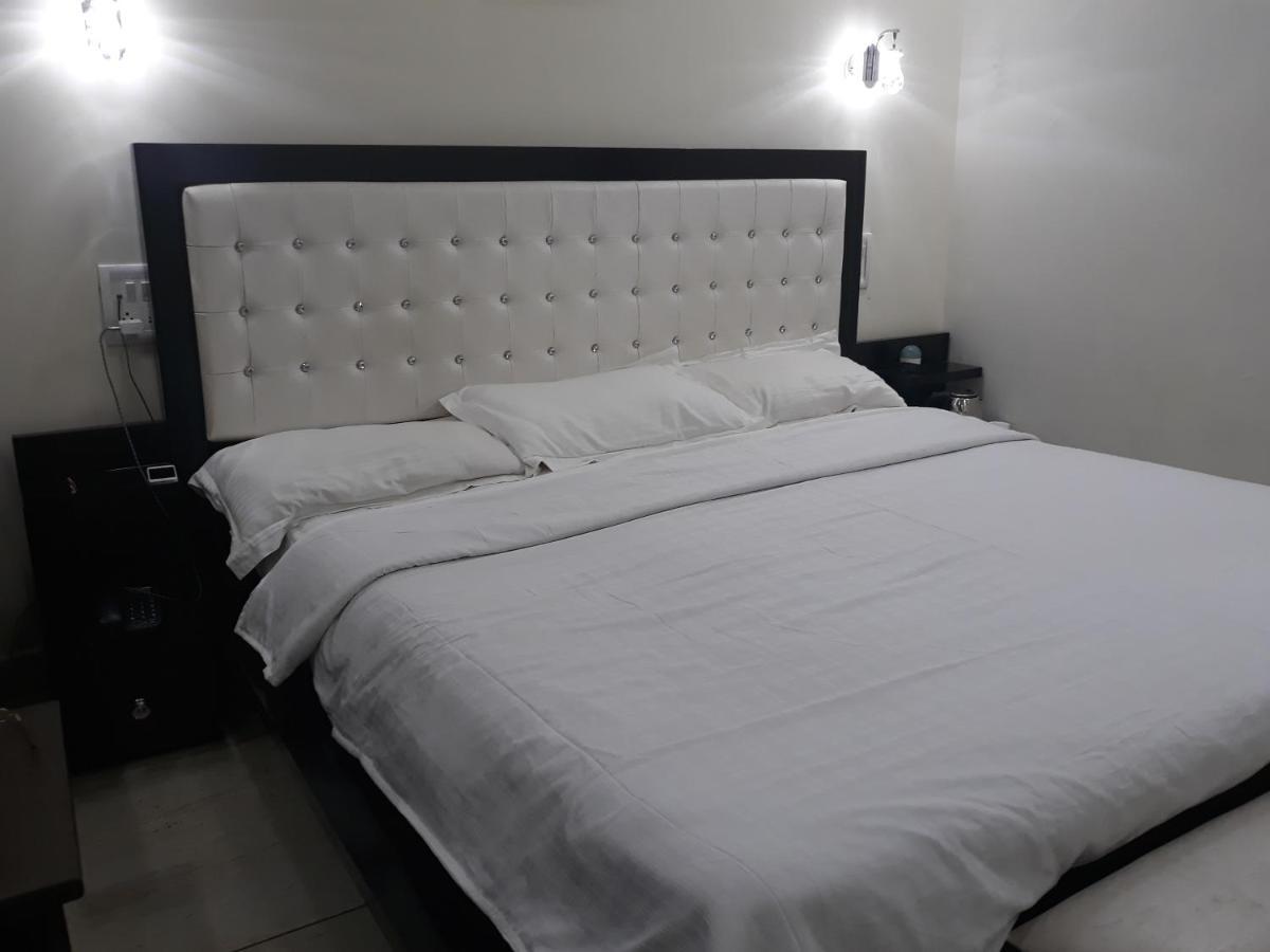 Hotel Platinum Plaza Rohtak Екстериор снимка
